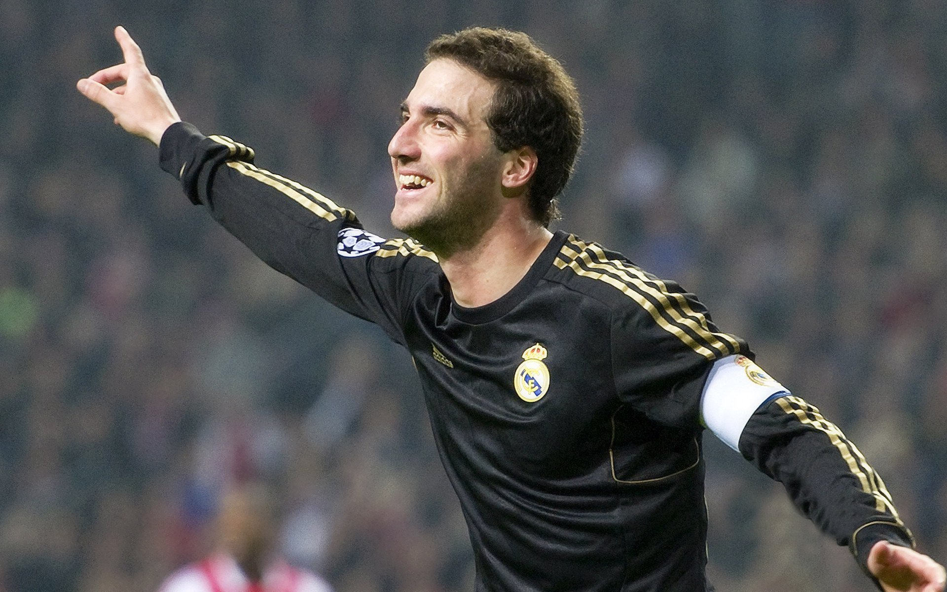 独家专访:某某球员谈未来目标与心路历程